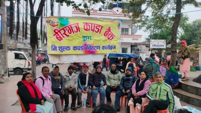 वीरगन्ज कपडा बैंक द्वारा घण्टाघरमा नि:शुल्क कपडा वितरण , ११ सय ५० थान कपडा वितरण ।