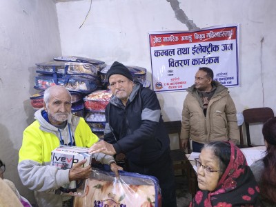 जेष्ठ नागरिक, अपाङ्ग तथा विधुवा महिलालाई कम्बल र इलेक्ट्रिक जग वितरण।