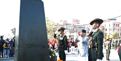 ३०४औँ पृथ्वी जयन्तीमा राष्ट्रपति पौडेलद्वारा पृथ्वीनारायण शाहको शालिकमा माल्यार्पण।