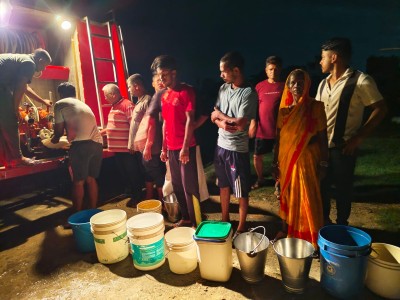 विद्युत् आपूर्ति अवरुद्ध हुँदा खानेपानीको समस्या : कार्यवाहक नगरप्रमुख आलमको पहलमा राति नै पानी वितरण।