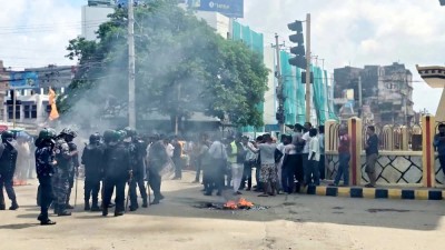 सद्भाव र्‍यालीपछि वीरगञ्जमा केहीबेर तनाव, घण्टाघर क्षेत्रमा प्रहरी–प्रदर्शनकारीबीच घम्साघम्सी।