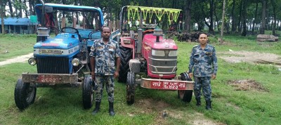 अवैध बालुवा उत्खननमा संलग्न २ ट्याक्टरसहित चालक नियन्त्रणमा।