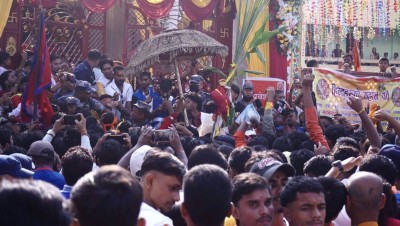 बडादशैको सातौँ दिन फूलपातीको अवसरमा वीरगञ्ज महानगरपालिका–१४ पिपरामा माता रानीको डोली यात्रा निकालिएको छ।