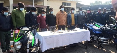 पर्सा प्रहरीद्वारा हतियार देखाएर अपहरण गरी लुटपात गर्ने गिरोह पक्राउ