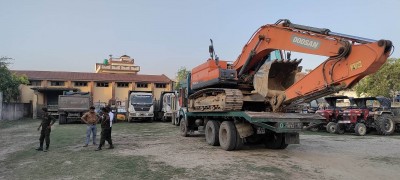 सार्वजनिक जग्गा उत्खनन गर्ने स्काभेटरसहित ४ टिपर महानगरको नियन्त्रणमा 