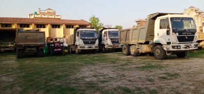 सार्वजनिक जग्गा उत्खनन गर्ने स्काभेटरसहित ४ टिपर महानगरको नियन्त्रणमा 