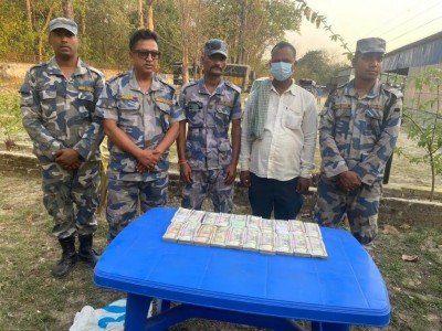 श्रोत नखुलेको २० लाख नगद र काजु सहित एक पक्राउ