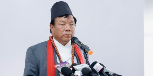आईतबारसम्म निकासा गर्न तलब रोक्ने पालिका र प्रअलाई मन्त्री पुनको अल्टिमेटम।