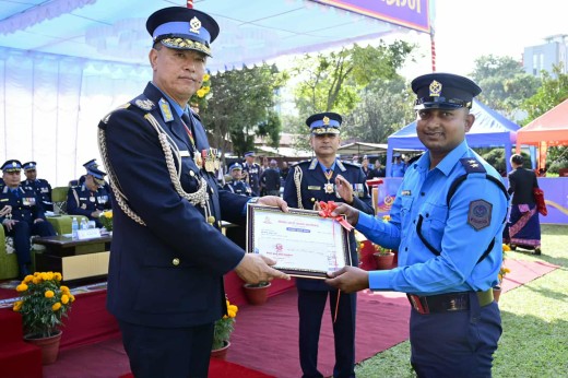 नेपाल प्रहरी प्रधान कार्यालय, नक्सालले  प्रहरी कार्यालय गंगापिपरा, रौतहटका प्रहरी नायब निरीक्षक (सई) गौरव कुमार दासलाई “उत्कृष्ट प्रहरी कार्य पुरस्कार” प्रदान गरेको छ।