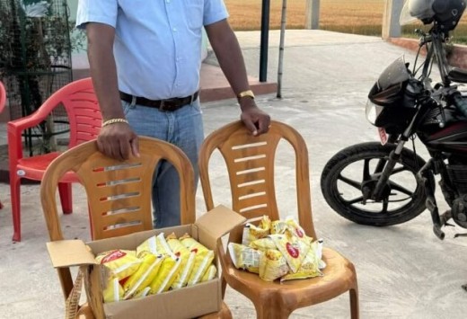 विपन्न परिवारको सहारामा वृजकिशोर चौधरी, श्राद्धका लागि २५ केजी तेल सहयोग।