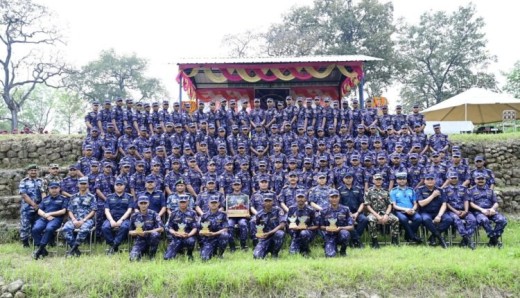 कठिन कमाण्डो तालिम सफलतापूर्वक पूरा, आईजीपी कार्कीले गरे सम्मान।