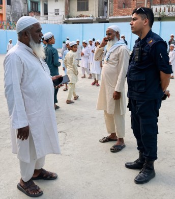 वीरगञ्जका मदरसामा प्रहरीको कडा अनुगमन, दर्ता नभएका संस्थालाई चेतावनी।