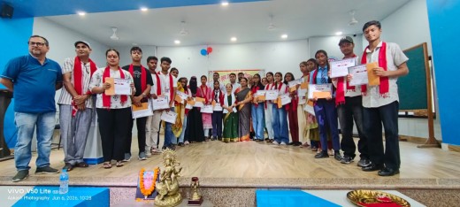 शैक्षिक सहिद मुकुन्द खनाल प्रतिष्ठान पर्सा द्वारा SEE का विद्यार्थीहरुको सम्मान ।