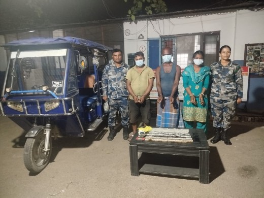 सशस्त्र प्रहरी बल, नेपाल नं. १३ गण मुख्यालय पर्साद्वारा प्रतिबन्धित लागूऔषधसहित तीन जना पक्राउ, अवैध औषधिजन्य सामग्री बरामद।