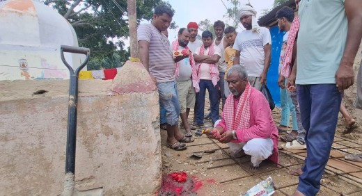 प्रसौनी बिर्तामा सडक तथा नाला निर्माणको शिलान्यास, विकासमा पूर्वाधार पहिलो प्राथमिकता स् बिचारी यादव।