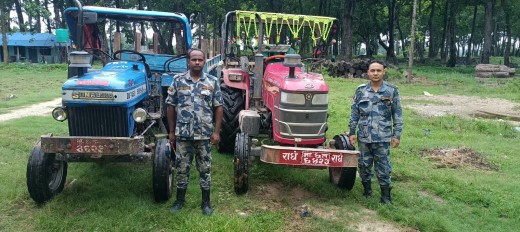 अवैध बालुवा उत्खननमा संलग्न २ ट्याक्टरसहित चालक नियन्त्रणमा।