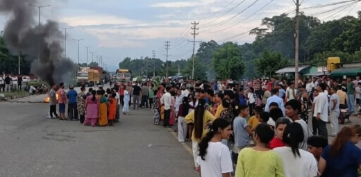 गरिमा हत्या प्रकरण : डीएसपी निलम्बनको मागमा दोस्रो दिन पनि सडक अवरुद्ध।