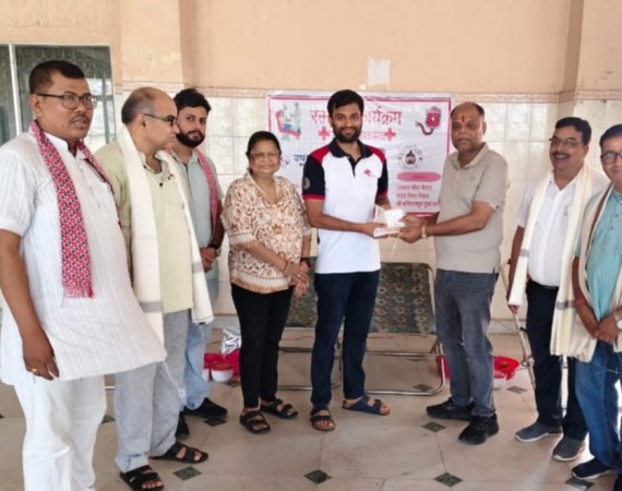 उपकार सेवा नेपाल द्वारा वीरगन्जमा रक्तदान कार्यक्रमको आयोजना ,२ महिला सहित २९ जनाले गरे रक्तदान ।