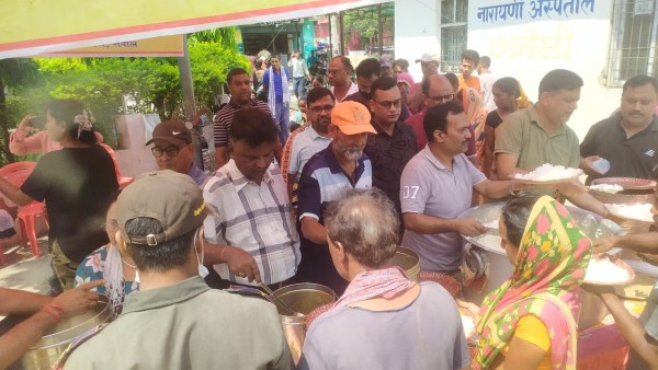 माहेश्वरी समाज द्वारा वीरगन्ज सेवा समाजको निशुल्क भोजन कार्यक्रममा खाद्यान्न सहयोग ।