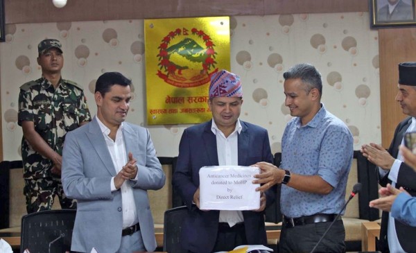 क्यानसरसम्बन्धी औषधि तथा स्वास्थ्य सामग्री स्वास्थ्य तथा जनसंख्या मन्त्रालयलाई हस्तान्तरण गरिएको छ ।