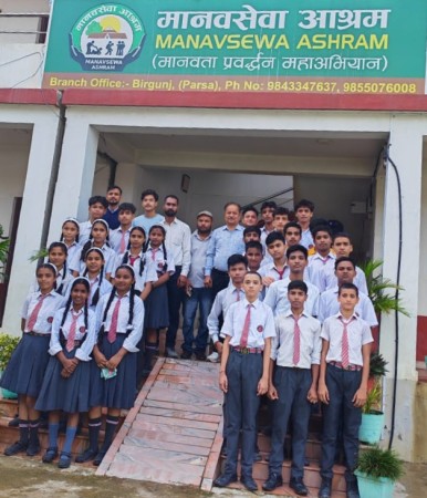 बिरगंजका विद्यार्थीहरूबाट मानवसेवा आश्रममा अनुकरणीय सेवा कार्य।