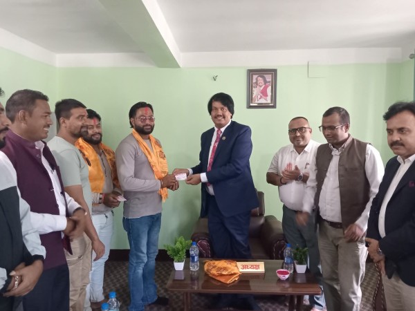 पर्साबाट जनमत पार्टीमा प्रवेश गर्ने युवाको लहर, ५ सय भन्दा बढीलाई जोड्ने लक्ष्य ।