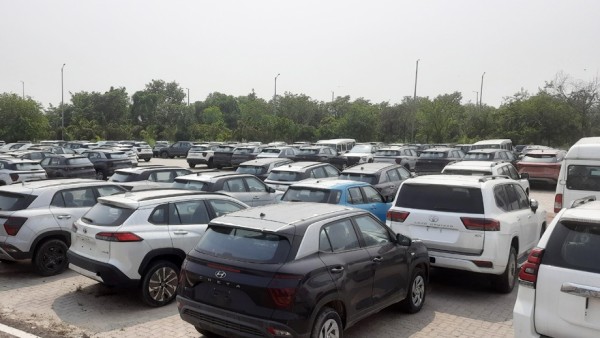 वीरगञ्ज भन्सारमा १७९ चारपाङ्ग्रे सवारीसाधन थन्कियो।