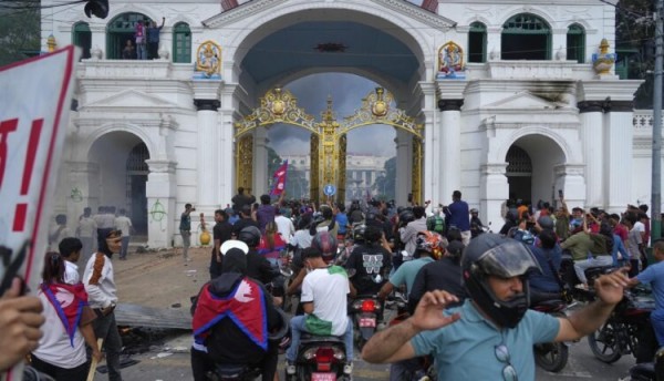 जेन–जी आन्दोलन’का क्रममा लुटिएका ८ सयभन्दा बढी प्रहरी हतियार अझै बेपत्ता।