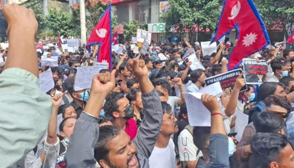 जेनजी घटनामा लुटिएका हतियार फिर्ता, बाँकी खोजी जारी।