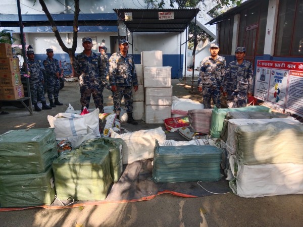 सशस्त्र प्रहरी बल पर्साद्धारा ५७ लाख भन्दा बढिको विभिन्न सामान भन्सार दाखिला ।