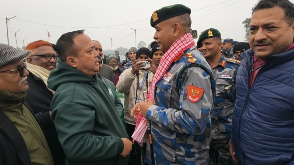 सशस्त्र प्रहरी महानिरीक्षक राजु अर्यालद्वारा मितेरी पुल क्षेत्रको सौन्दर्यकरण कार्य निरीक्षण।