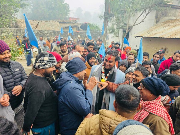 शुशिल साह कानुद्वारा वीरगञ्ज–१ मा बिहानै घरदैलो अभियान।