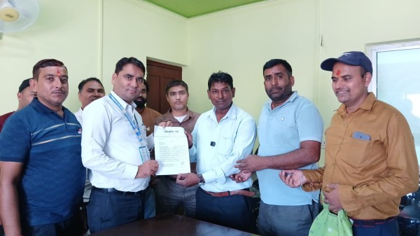 विद्यार्थीको पढाइमा असर परेको भन्दै आइतबार बिदा हटाउन माग।