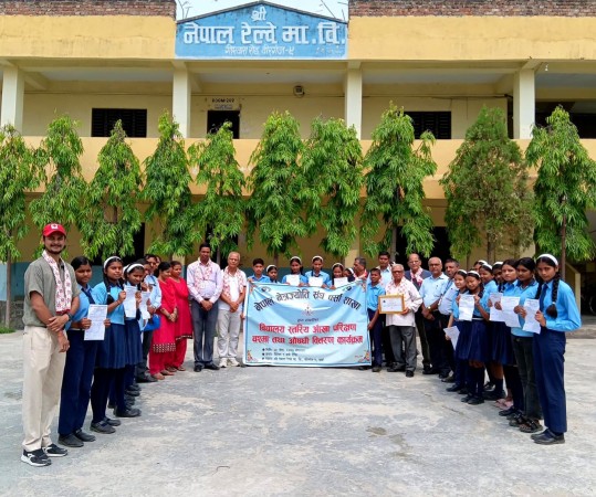 नेपाल नेत्रज्योति संघ पर्साको आयोजनामा वीरगञ्ज को नेपाल रेल्वे माध्यमिक विद्यालयमा निःशुल्क आँखा परीक्षण, चश्मा तथा औषधि वितरण कार्यक्रम सम्पन्न भएको छ।