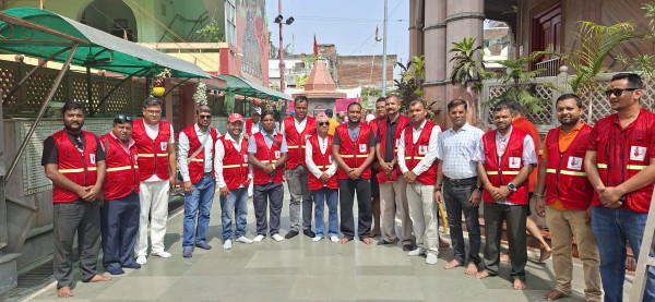 विश्व हिन्दू परिषद्द्वारा हिन्दू पत्रकार संघलाई ३० थान ज्याकेट सहयोग, पत्रकार दीपक चौरसिया संघमा आबद्ध