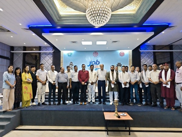 रोजगार मेला २०८३ को प्रमुख अतिथी प्रदेश मन्त्री पटेलले गरे समुदघाटन ,भव्य रूपमा सम्पन्न मेलामा करिब ४५० जना सहभागि ।