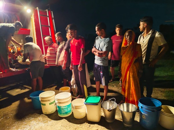 विद्युत् आपूर्ति अवरुद्ध हुँदा खानेपानीको समस्या : कार्यवाहक नगरप्रमुख आलमको पहलमा राति नै पानी वितरण।