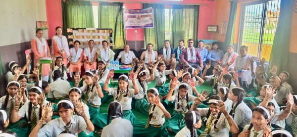 विद्यार्थीहरूको सिर्जनशीलता प्रवर्द्धन गर्न लायन्स क्लबद्वारा मेहन्दी प्रतियोगिता।