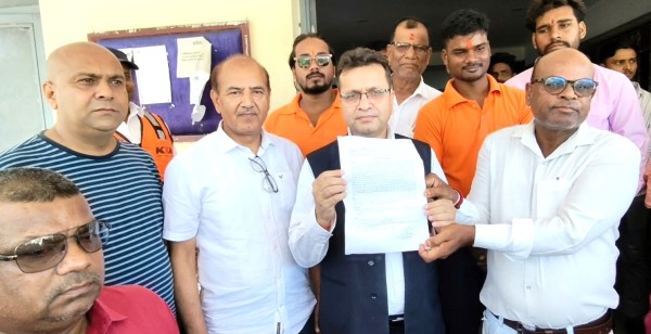 ड्राइपोर्टका लागि अधिग्रहण गरिएको जग्गाको मुआब्जा माग्दै श्रीसियावासीको ज्ञापनपत्र,समस्या समाधान नभए आन्दोलन चर्काउने चेतावनी।