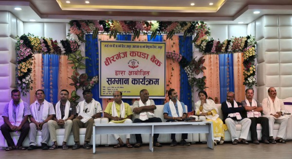 वीरगन्ज कपडा बैंक द्वारा सहयोगी दाता एवं सुभेच्छुकहरुको सम्मान कार्यक्रम भव्य एवं सभ्य रुपले सम्पन्न , कार्यक्रममै समाजसेवी संजय जोशिलेगरे नगद सहयोग ।