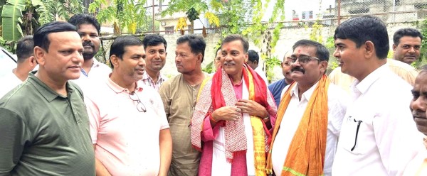 मन्त्री चौरसियालाई बाराका नेता कार्यकर्ताले दिए बधाई