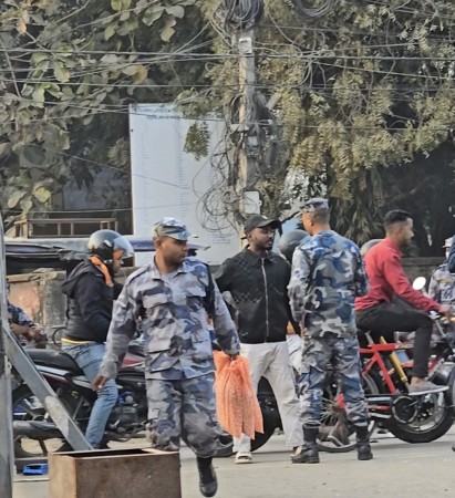 बीरगंज भन्सारमा सुरक्षाको नाममा दुर्व्यवहार ? स्थानीयहरू असन्तुष्ट