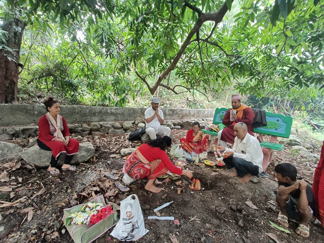 हेटौंडा – सीता जयन्तीको अवसरमा मकवानपुरको राक्सिराङ गाउँपालिका वडा नं. ३ सरिखेतमा आज सीता र त्रिजटाको मूर्ति शिलान्यास गरिएको छ ।