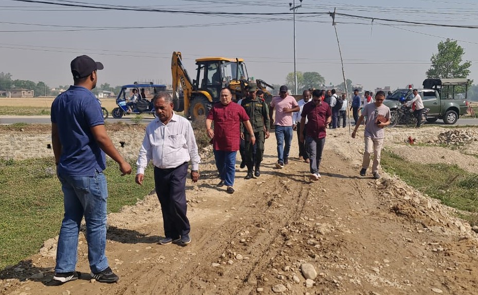 अतिक्रमण हटाउन वीरगञ्जका मेयर आफैं पुगे, सिर्सिया पुल नजिक अढाइ कट्ठा जग्गाको अतिक्रमण हटाइयो