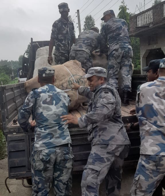 तस्करीको अखडा बन्दै सिरहा, एक हप्तामा दुई करोडको कपडा बरामद