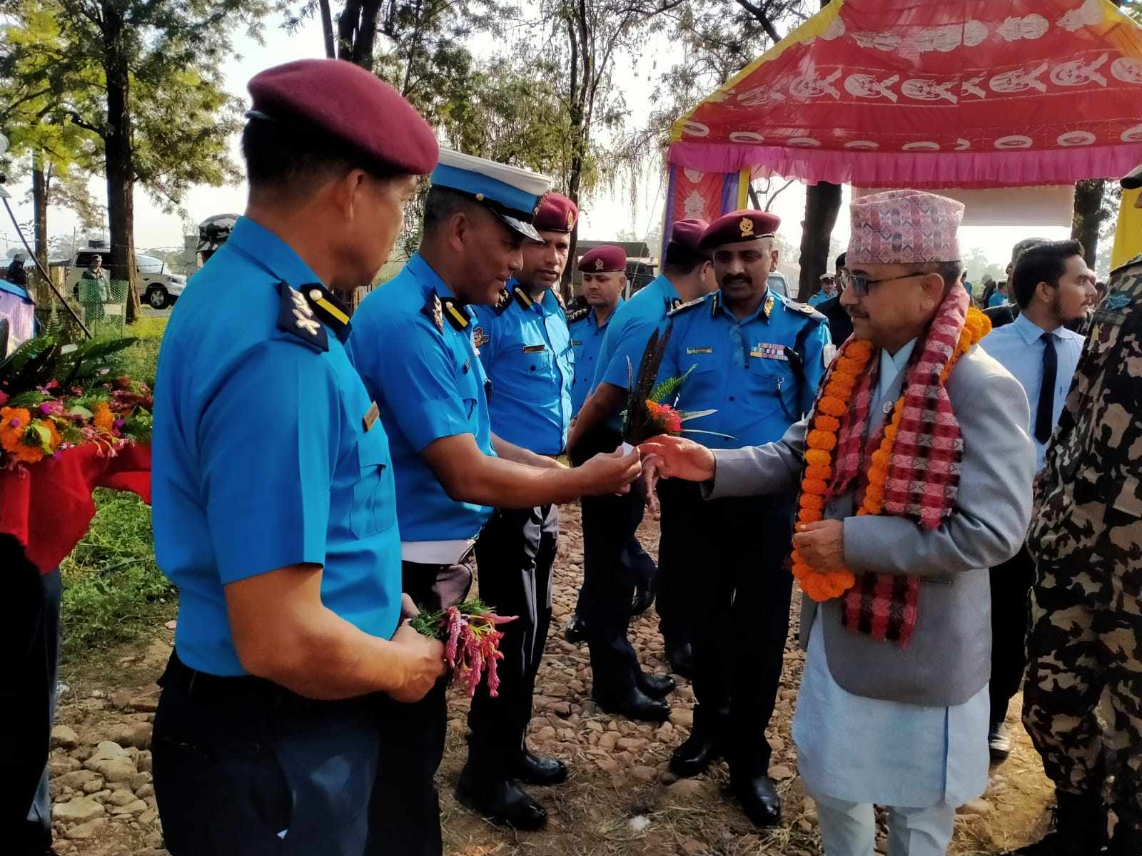 उपप्रधानमन्त्री खड्काद्वारा पीडित सहायता कक्ष र ट्राफिक सचेतना अभियानको शुभारम्भ